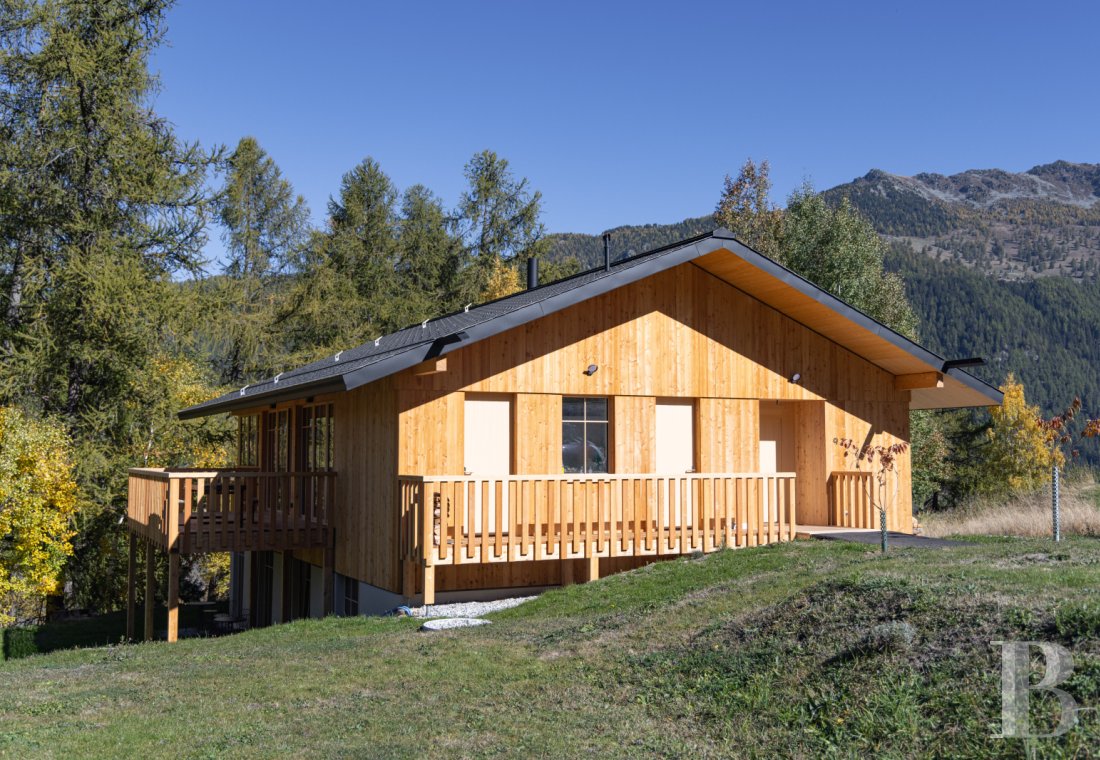En Suisse, dans le canton du Valais, un vaste chalet à proximité du domaine des 4 Vallées - photo  n°23